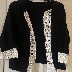 Non button crop cardigan with lace